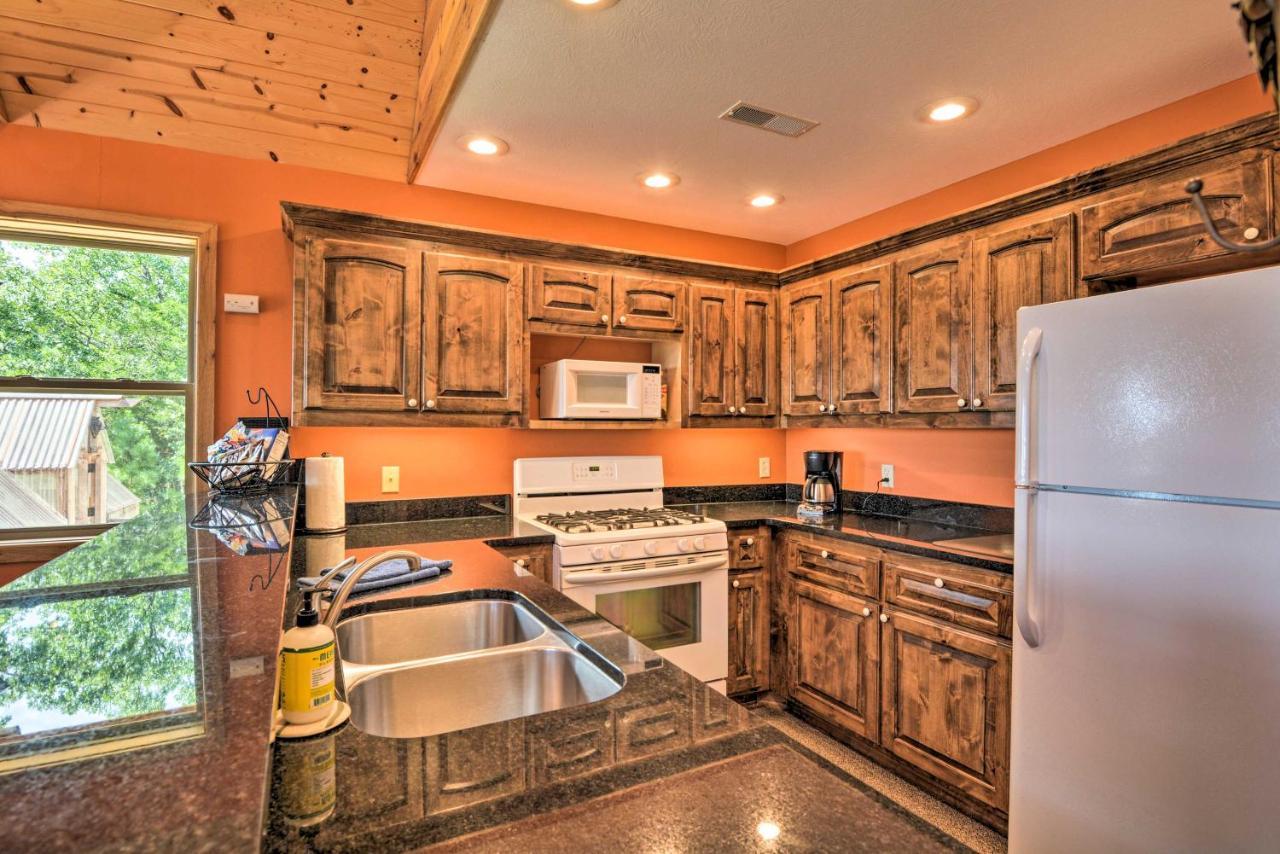 Spacious Log Cabin With Fire Pit And Game Room! Eureka Springs Kültér fotó
