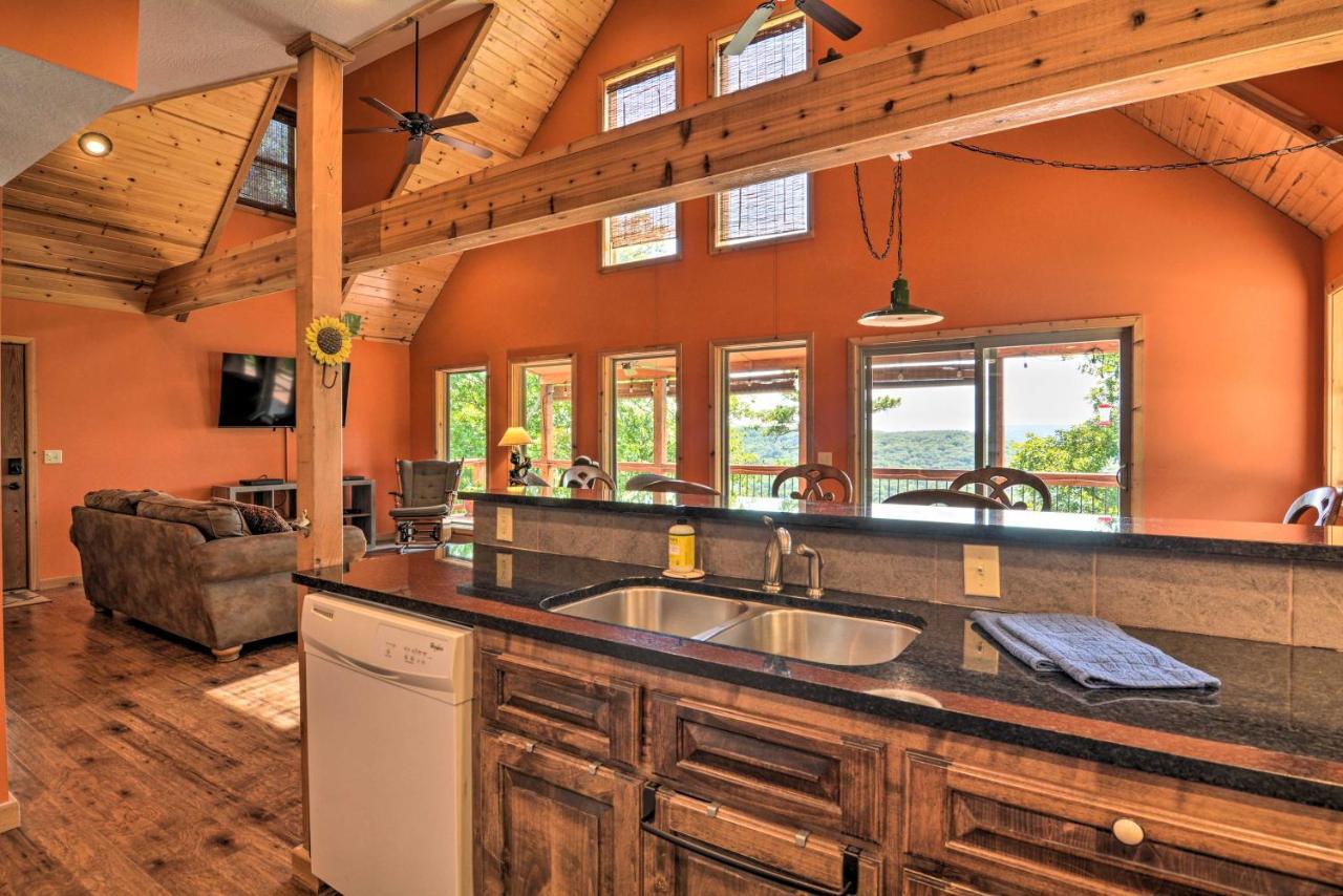 Spacious Log Cabin With Fire Pit And Game Room! Eureka Springs Kültér fotó