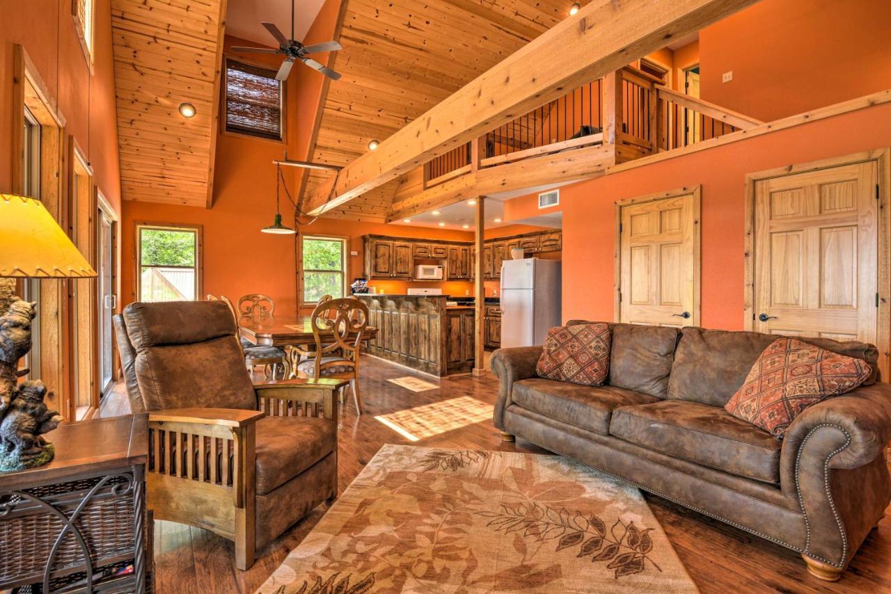 Spacious Log Cabin With Fire Pit And Game Room! Eureka Springs Kültér fotó