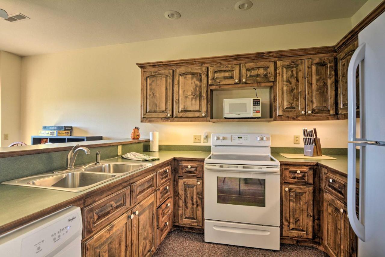 Spacious Log Cabin With Fire Pit And Game Room! Eureka Springs Kültér fotó