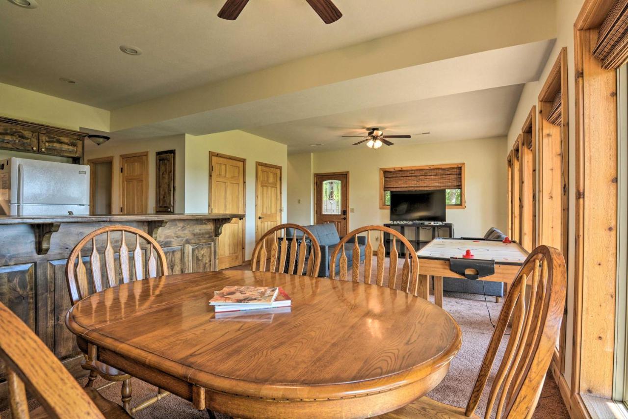 Spacious Log Cabin With Fire Pit And Game Room! Eureka Springs Kültér fotó