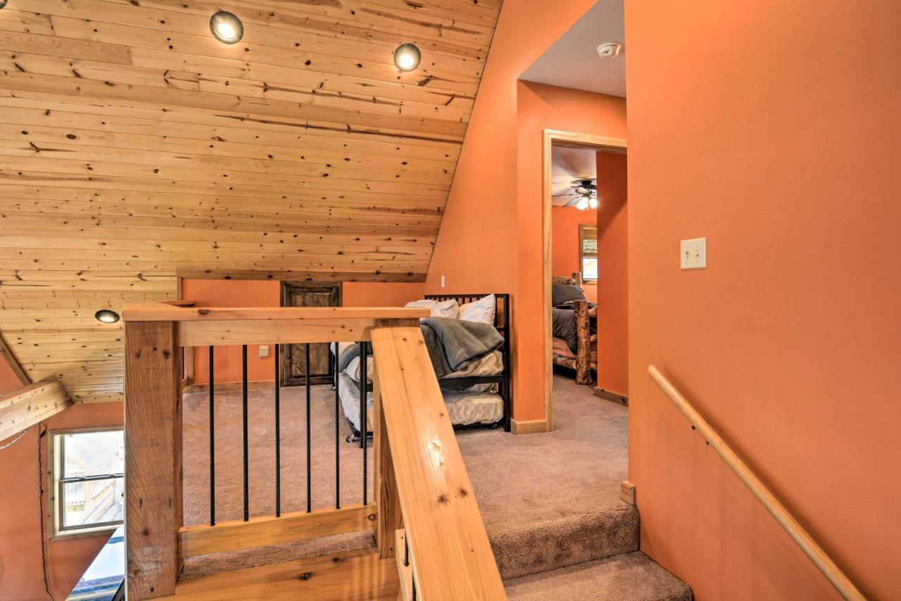 Spacious Log Cabin With Fire Pit And Game Room! Eureka Springs Kültér fotó