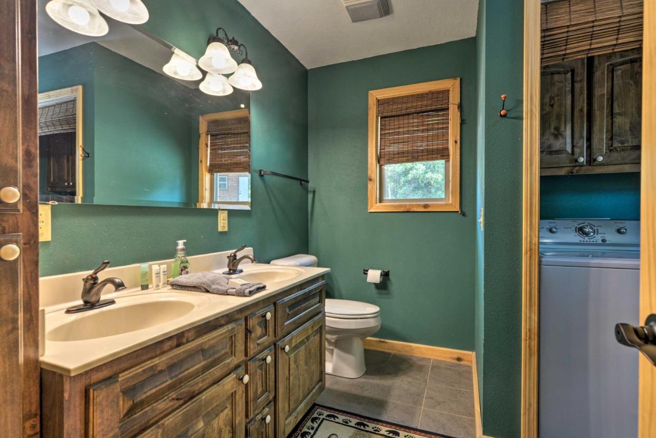 Spacious Log Cabin With Fire Pit And Game Room! Eureka Springs Kültér fotó