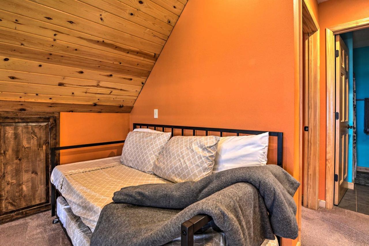 Spacious Log Cabin With Fire Pit And Game Room! Eureka Springs Kültér fotó